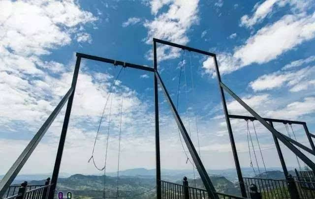 驚險刺激的懸崖秋千你敢挑戰嗎？